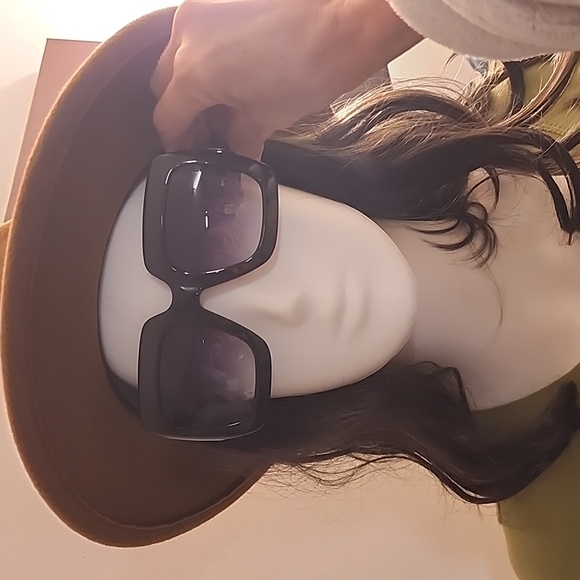 Gucci Sunglasses - Picture 10 of 11